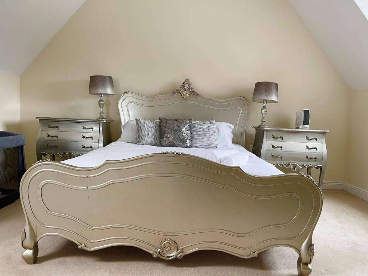 Luxurious Executive 4 Bedroom Whole Home | For 10 Hensol Buitenkant foto