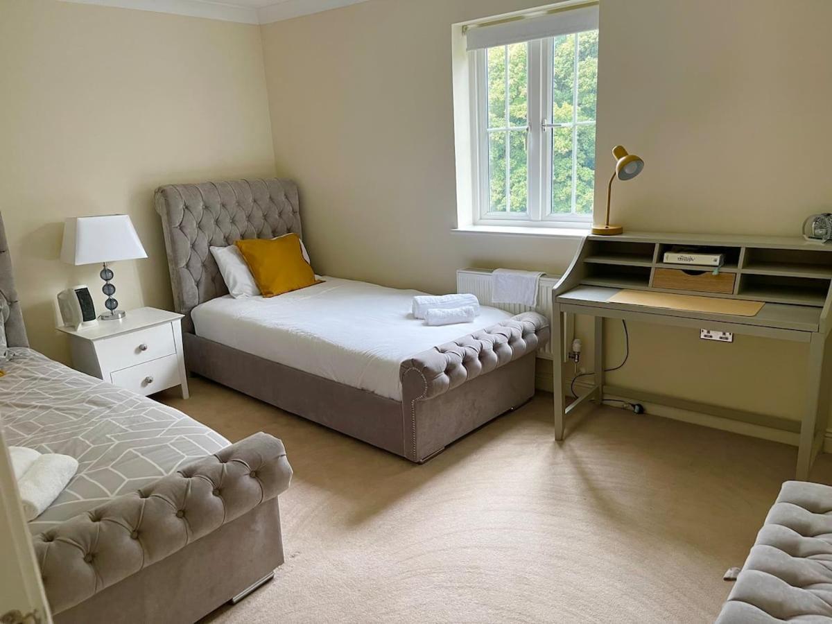 Luxurious Executive 4 Bedroom Whole Home | For 10 Hensol Buitenkant foto