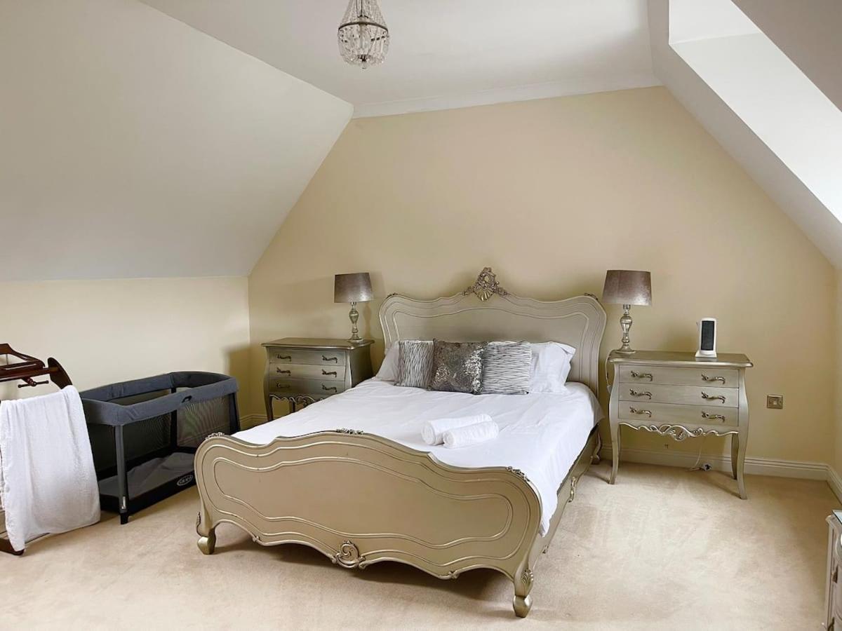 Luxurious Executive 4 Bedroom Whole Home | For 10 Hensol Buitenkant foto