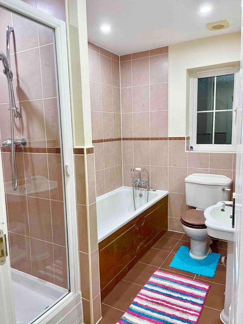 Luxurious Executive 4 Bedroom Whole Home | For 10 Hensol Buitenkant foto